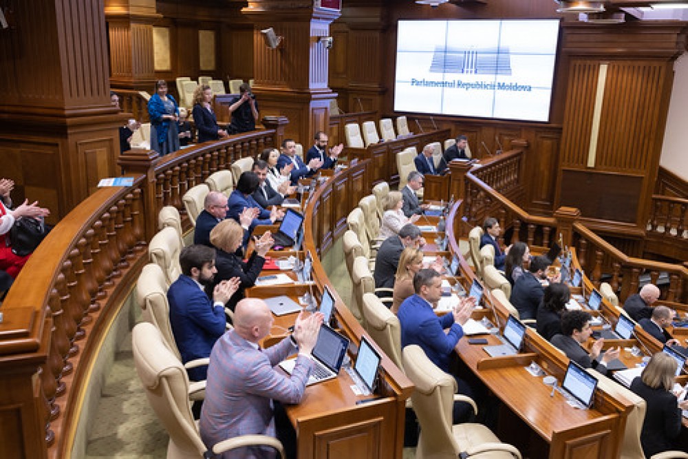 FLASH // Adoptat de Parlament: Sintagma „limba română” va fi introdusă în toate legile Republicii Moldova